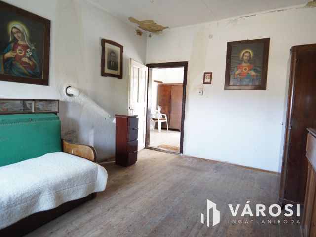 Természetközeli, szomszédmentes családi ház Bucsután!