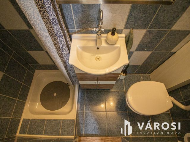 Kiadó üzlethelyiség a Zsókavár utcában!