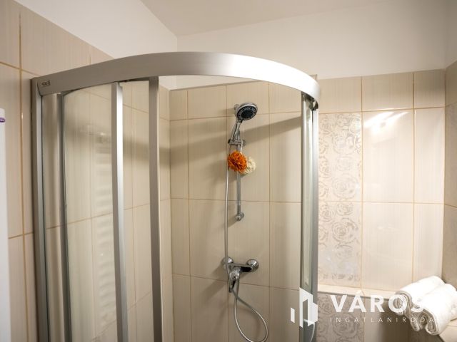 Belvárosi, prémium, liftes lakás kiadó a másodikon