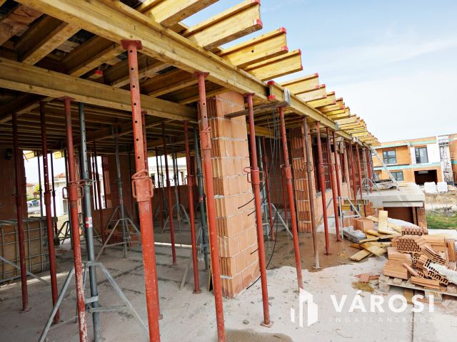 Nem klasszikus ikerház-önálló otthon élmény Ganzkertvárosban