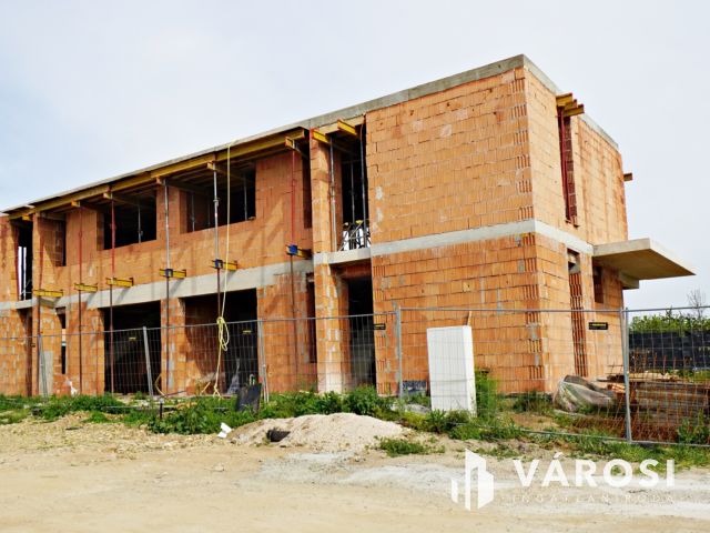 Nem klasszikus ikerház-önálló otthon élmény Ganzkertvárosban