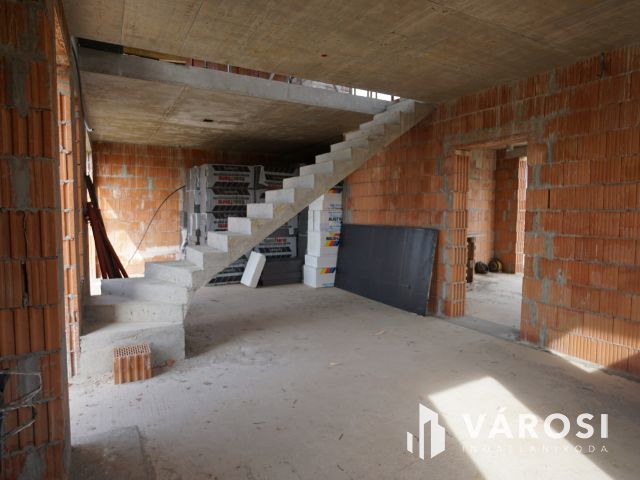 Nem klasszikus ikerház-önálló otthon élmény Ganzkertvárosban