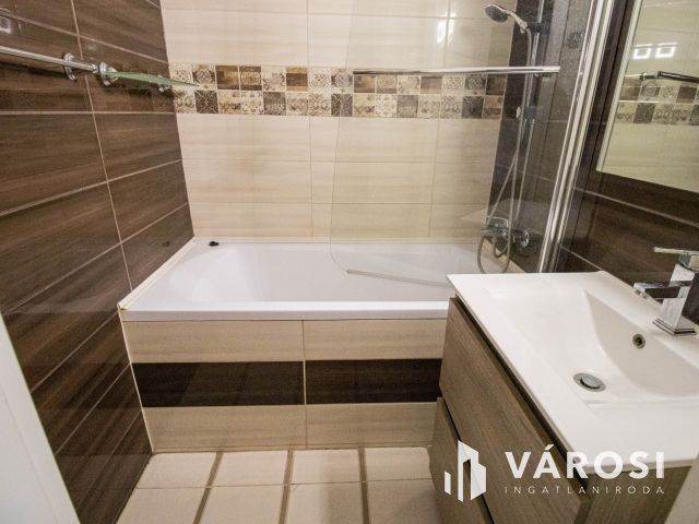 Tó melletti Felújított lakás eladó Győrben