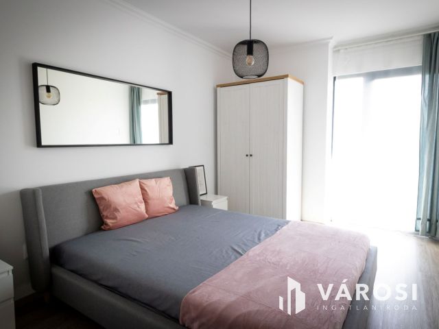 Nagy fedett teraszos lakás a Sestakertben eladó