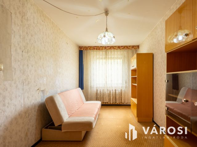 Felújítandó panelprogramos a Hont Ferenc utcában