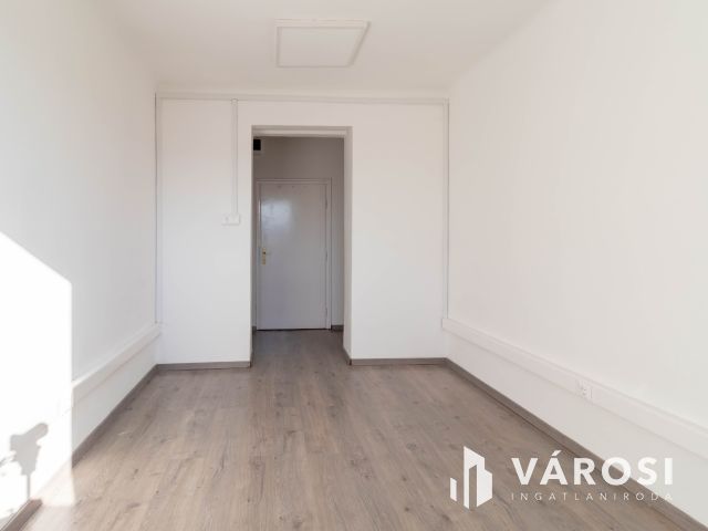 2. emeleti, 16 m2-es iroda kiadó Fáy utcai irodaépületben