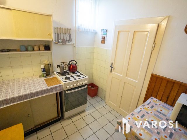 Saroktelken, kockaházból otthon