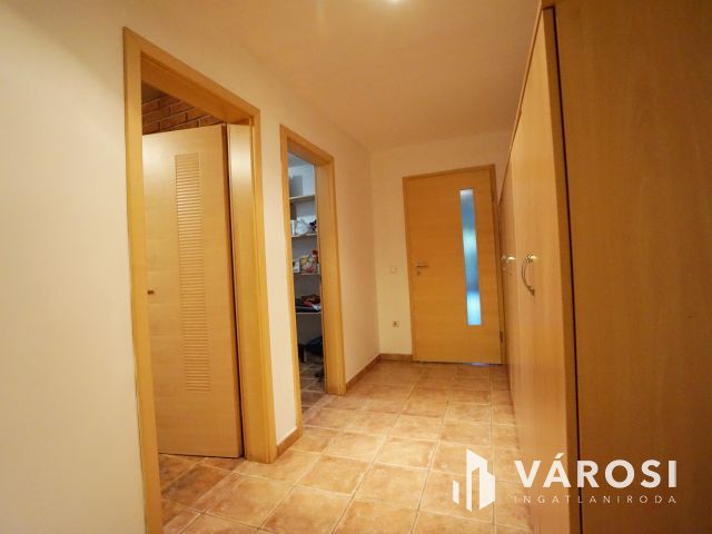 Kőbánya-Óhegy impozáns prémium otthona nagy kerttel eladó