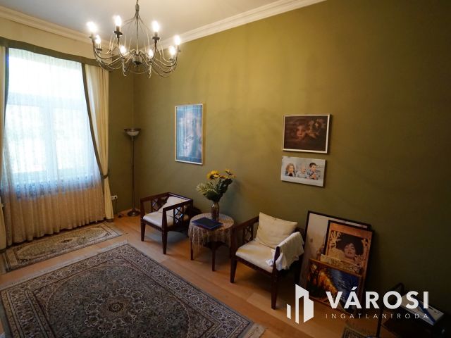 Kőbánya-Óhegy impozáns prémium otthona nagy kerttel eladó