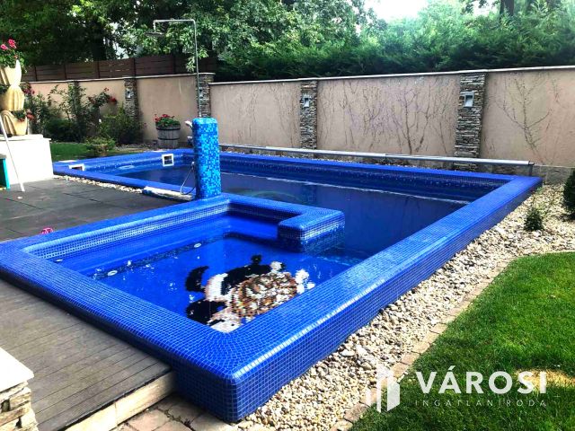 Mediterrán családi ház, luxus lakóparkban Fótligeten