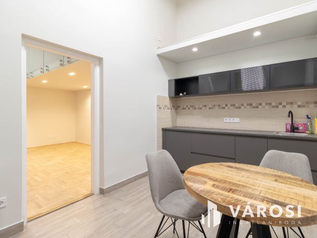 A Nyugati szomszédságában, csendes házban, felújított lakás