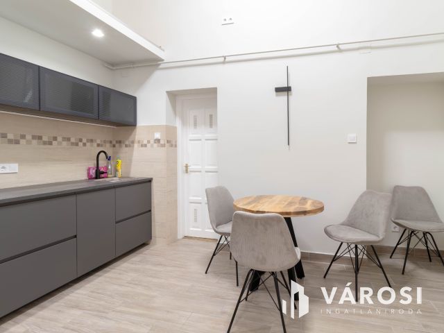 A Nyugati szomszédságában, csendes házban, felújított lakás