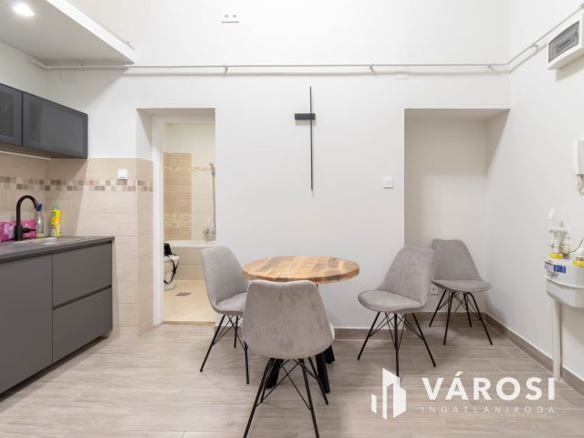 A Nyugati szomszédságában, csendes házban, felújított lakás