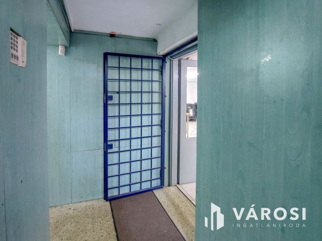 100 m2-es raktár a Móricz Zsigmond körtértől 600 méterre