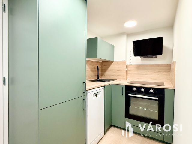 Felújított, berendezett lakás a Palotanegyedben eladó