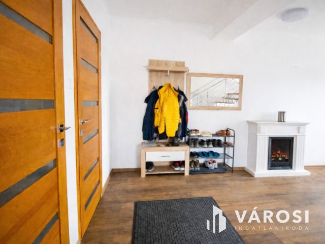 295 nm csomagolóüzem + 157 nm prémium lakótér