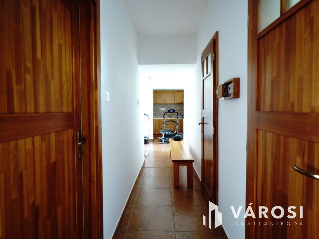 2az1-ben családi ház a Somló lábánál