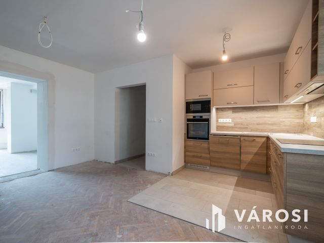 2 generációnak ideális ház, 80%-ban felújítva