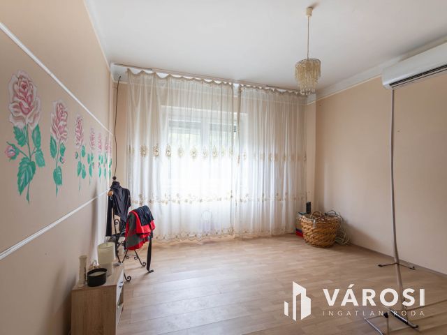 Családi ház falusi környezetben bővítési lehetőséggel!