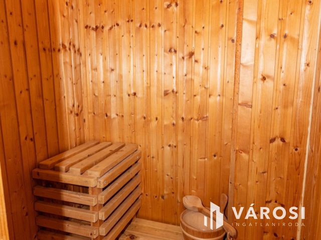 Panel áron eladó -belvárosi házrész szaunával-Debrecenben!
