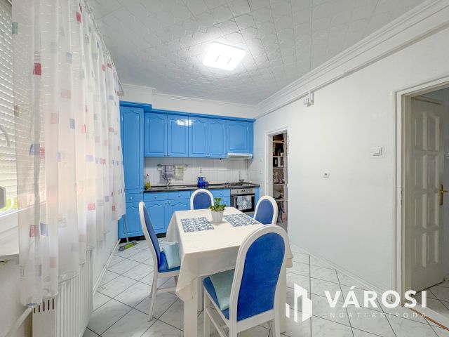 Földszinti, jó állapotú, 3 szobás lakás a belvárosban!