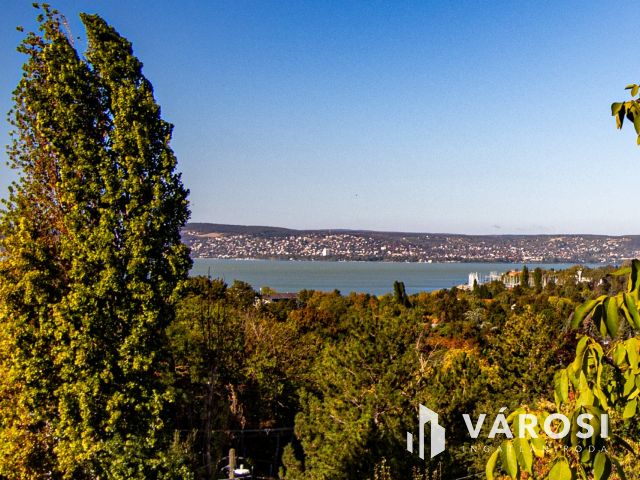 Időtlen stílus és korszerű nyugalom a Balaton mellett