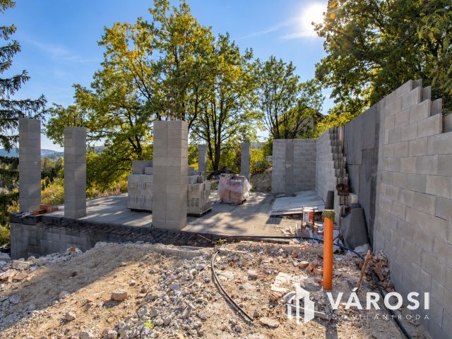 Solymár legszebb panorámája, megkezdett családiház építéssel