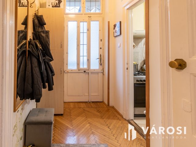53 m², 4. emeleti, liftes lakás Operaház közvetlen közelében
